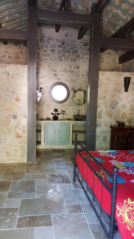 Le Donjon Des Combes Et Son Spa Fayence Quarto foto
